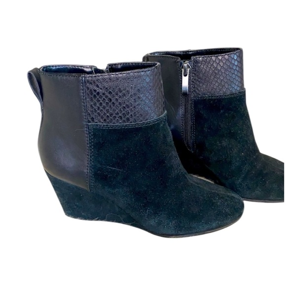 Tahari Shoes - Tahari Boots